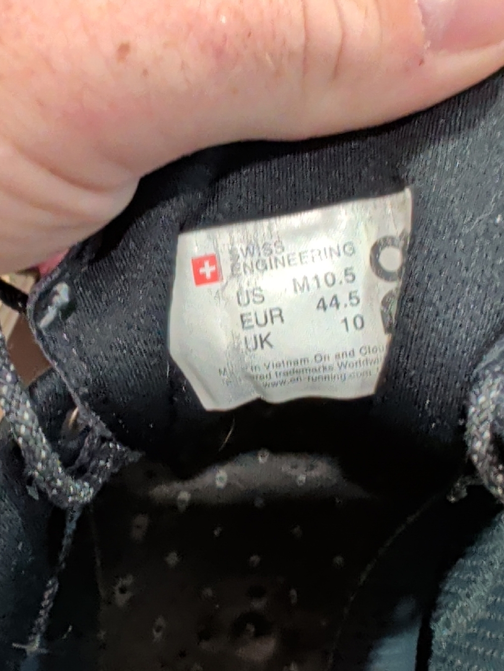 Swiss Engineering Black Athletic Shoe (Size US 10.5)